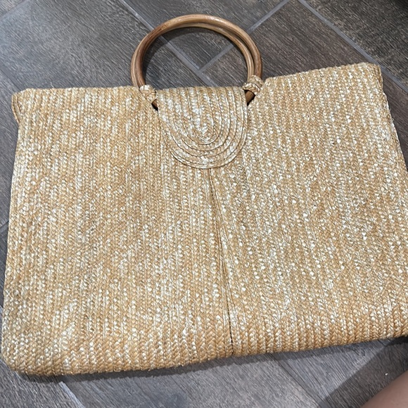 Two Straw purse with wood handles and small white crossbody straw purse - Picture 6 of 12